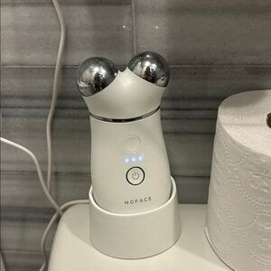NuFace White and Silver Toning Device